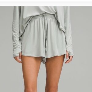 Lululemon Hi Rise Relaxed Fit Shorts 3.5” Size 8